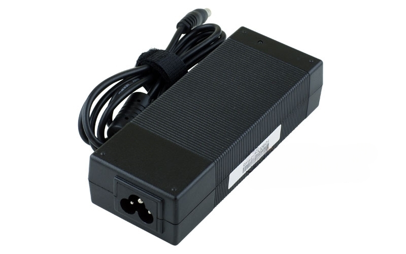 <strong>16V 4.5A 72W AC Adaptor for IBM Thinkpad R40 X40 R51 R52 T20 T21 T40 T41 T43 A22 A30 (P/N: 02K6545 02K6550 11J8959 12J2453)</strong> – Angled front – 3 sides visible